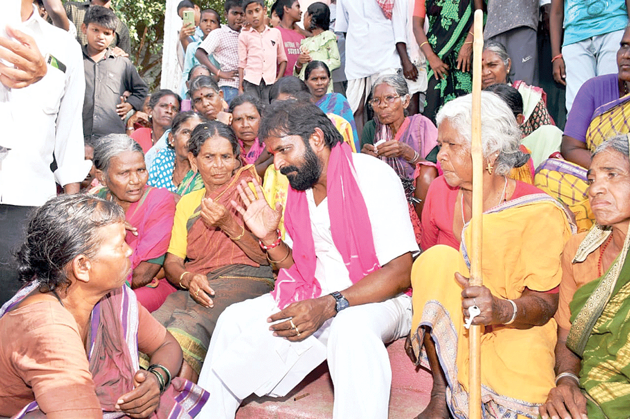ఆదుకునేవారిని ఆదరించాలి