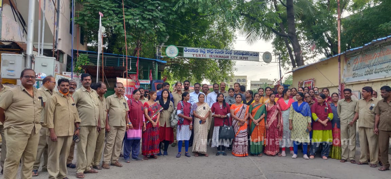 కార్మికుల సమ్మె.. ప్రయాణికుల అవస్థలు
