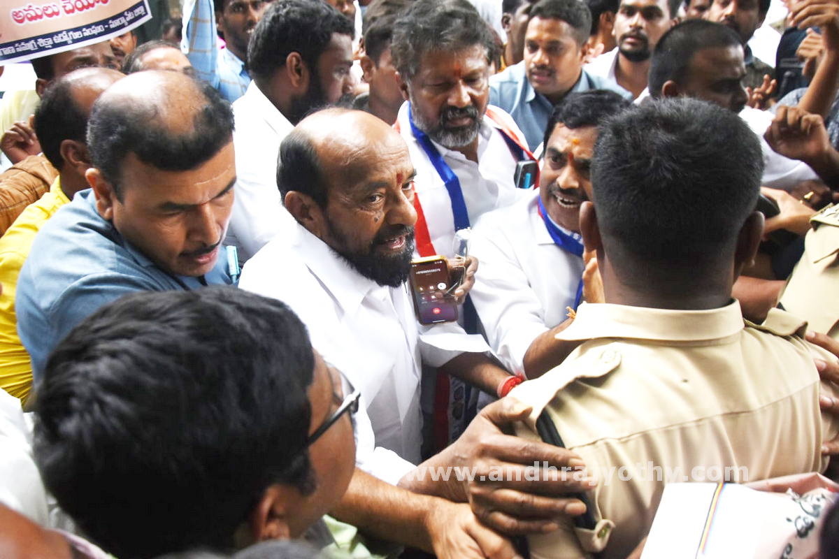 ‘సమగ్ర శిక్ష’ ఉద్యోగుల అరెస్ట్‌