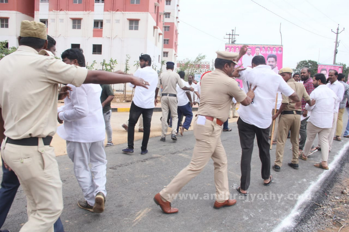 వాళ్ల అడ్డగోలు హామీలను నమ్మొద్దు