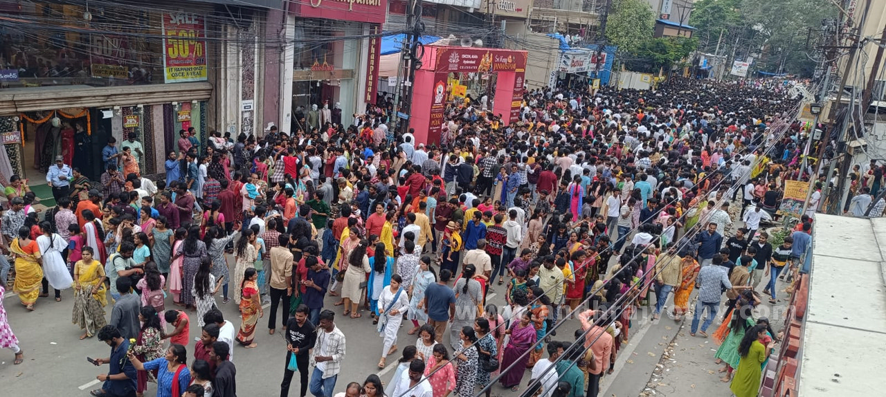 హే కృష్ణా.. మురారి..