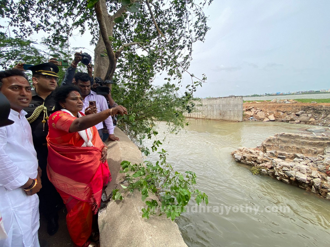సహాయక చర్యలు చేపట్టాలి