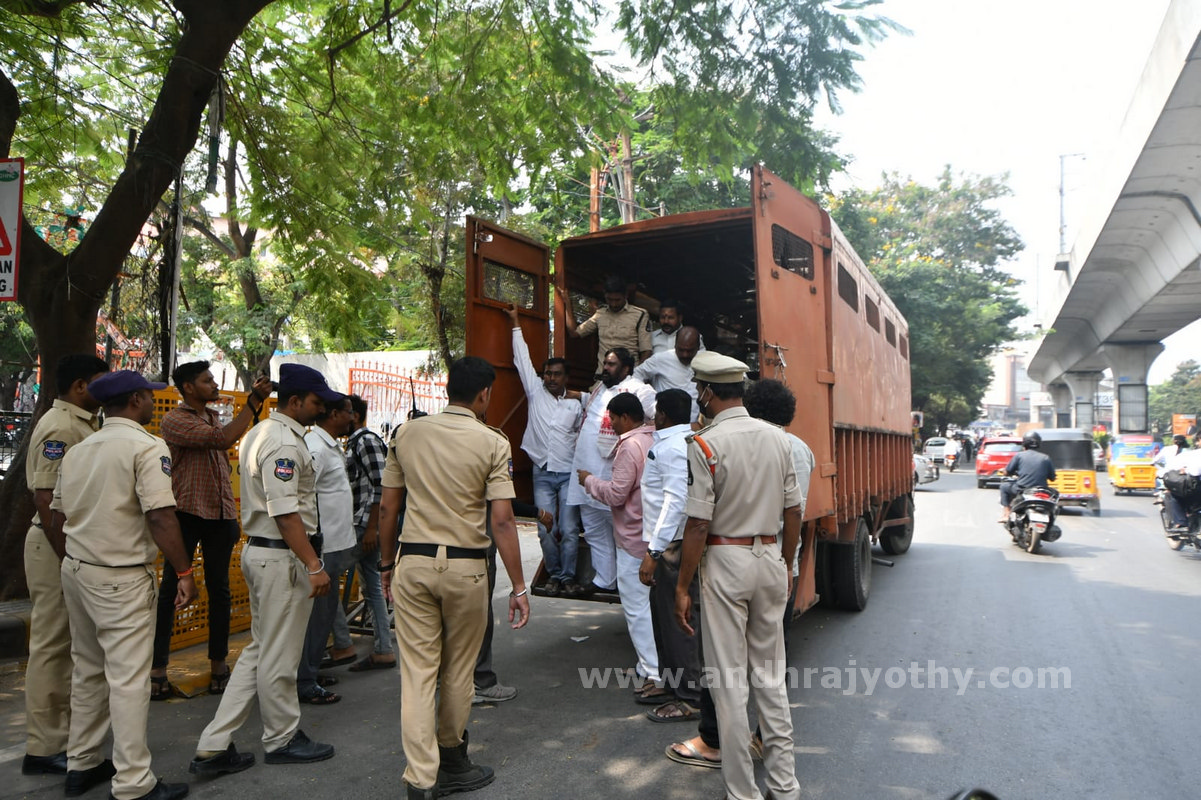 ‘ప్రమాణం’పై దుమారం