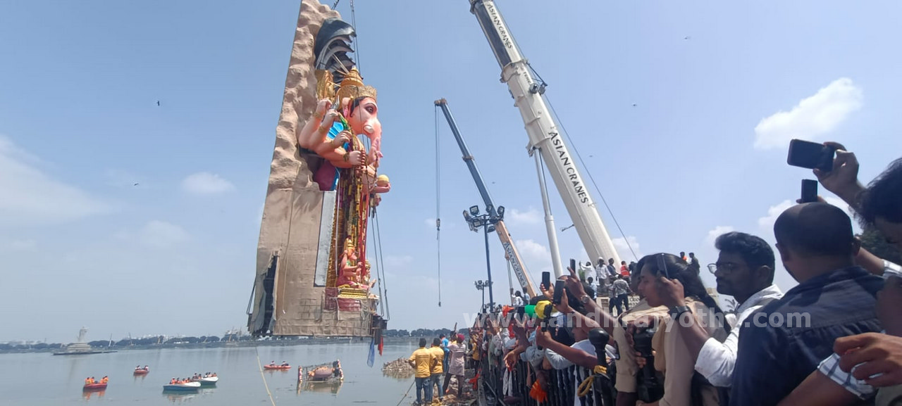 విఘ్నేశ్వరా వీడ్కోలిక! 
