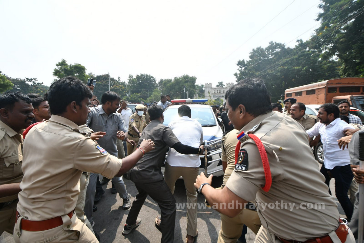 ‘ప్రమాణం’పై దుమారం