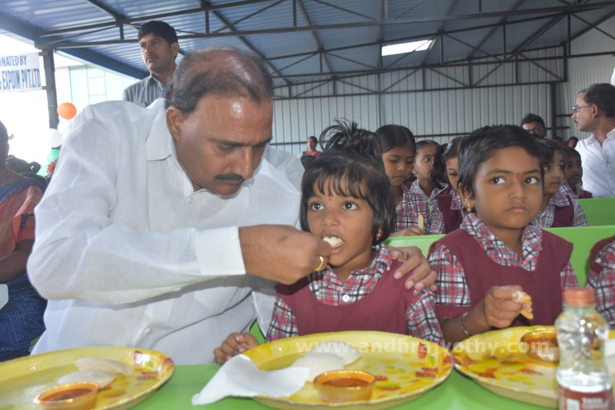 మానవీయ కోణంలోనే ‘సీఎం బ్రేక్‌ఫాస్ట్‌’