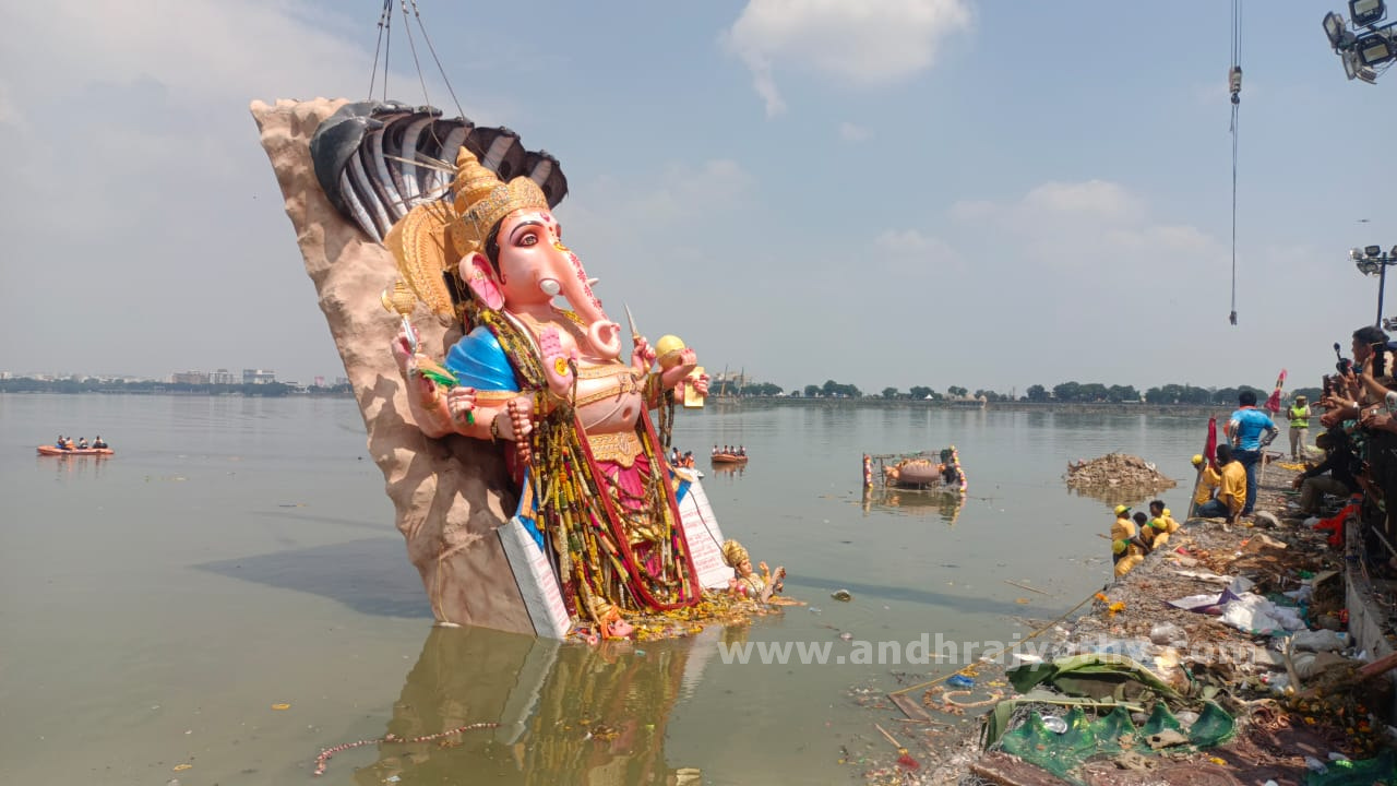 విఘ్నేశ్వరా వీడ్కోలిక! 