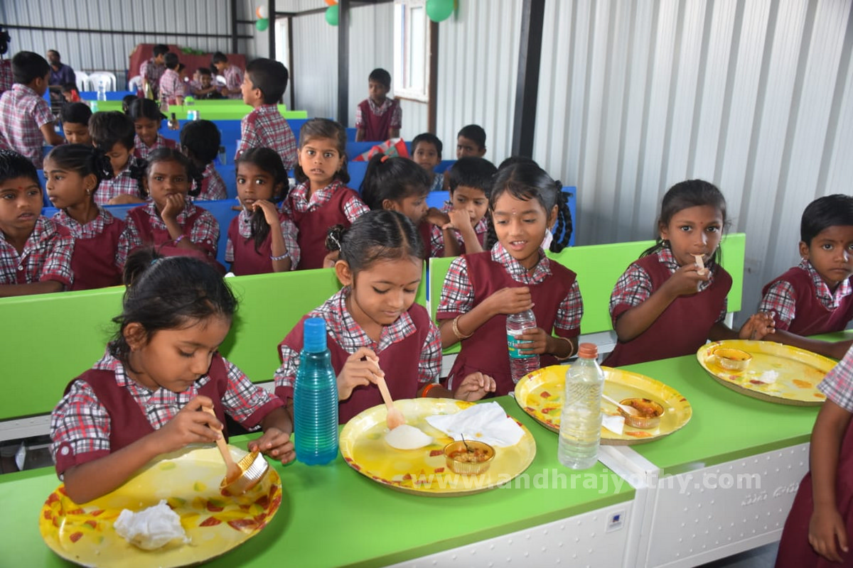 మానవీయ కోణంలోనే ‘సీఎం బ్రేక్‌ఫాస్ట్‌’