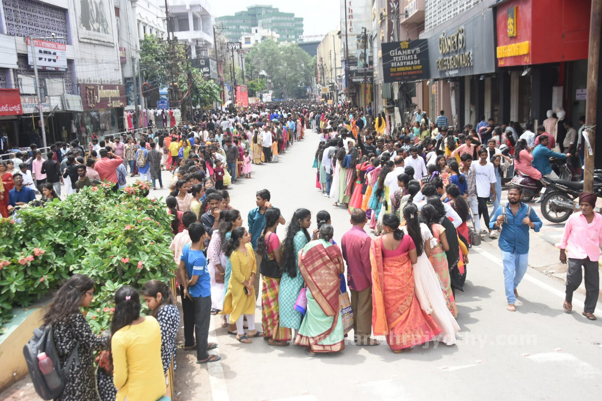 హే కృష్ణా.. మురారి..
