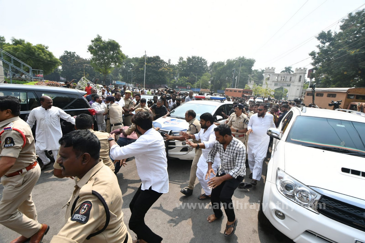 ‘ప్రమాణం’పై దుమారం