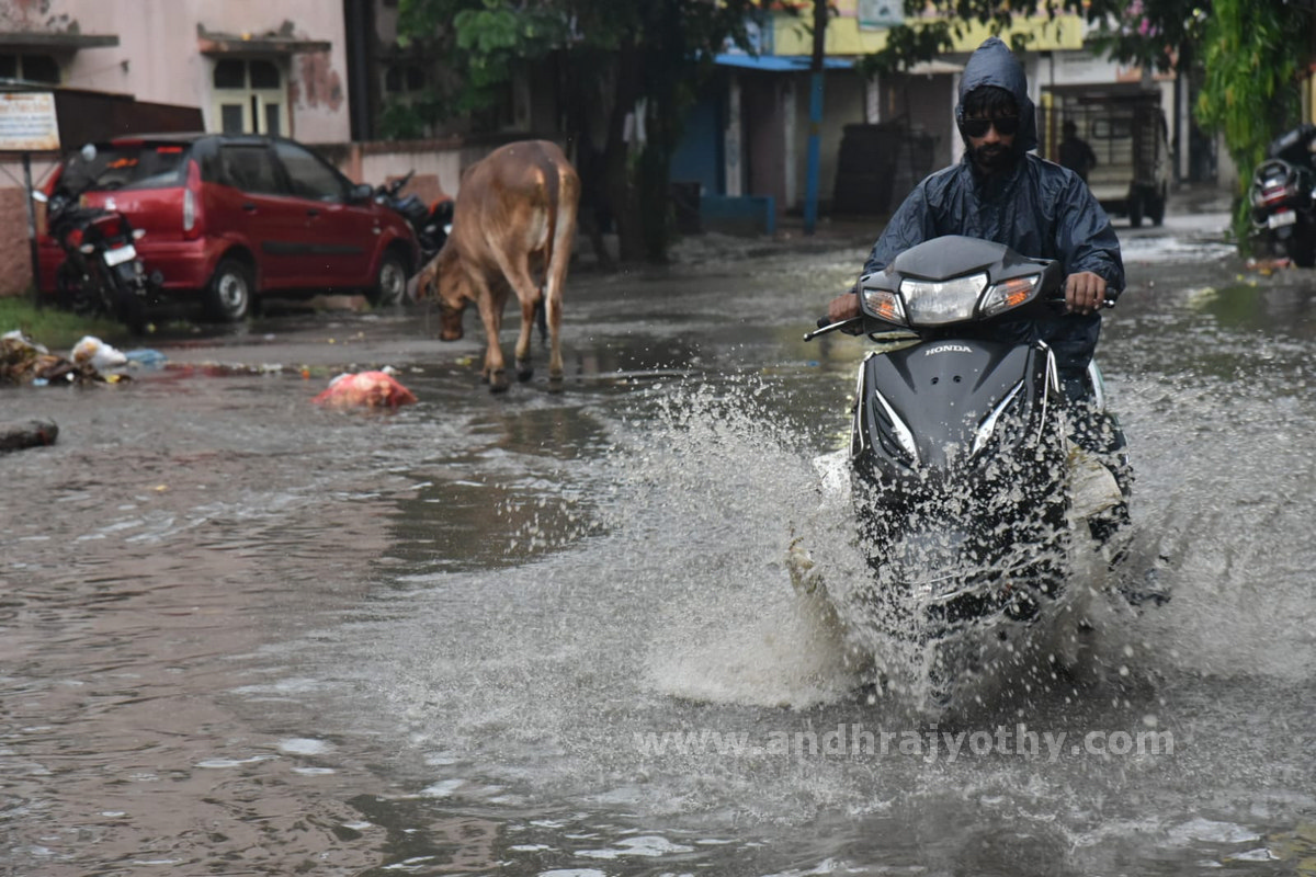 దంచికొట్టింది..!