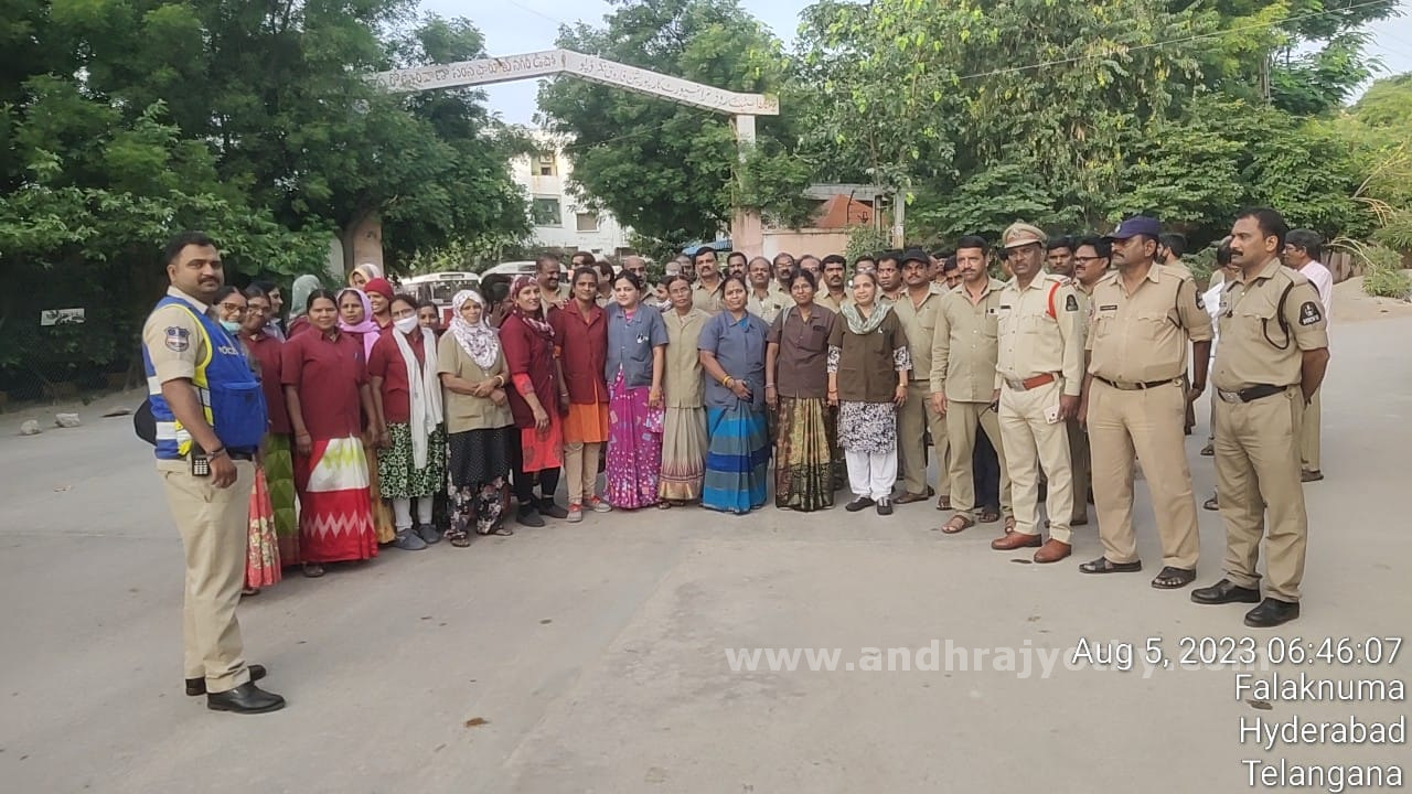 కార్మికుల సమ్మె.. ప్రయాణికుల అవస్థలు