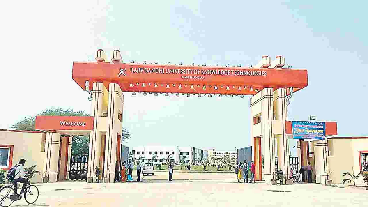 IIIT: బాసర ట్రిపుల్‌ ఐటీలో మరో విద్యార్థిని ఆత్మహత్య 