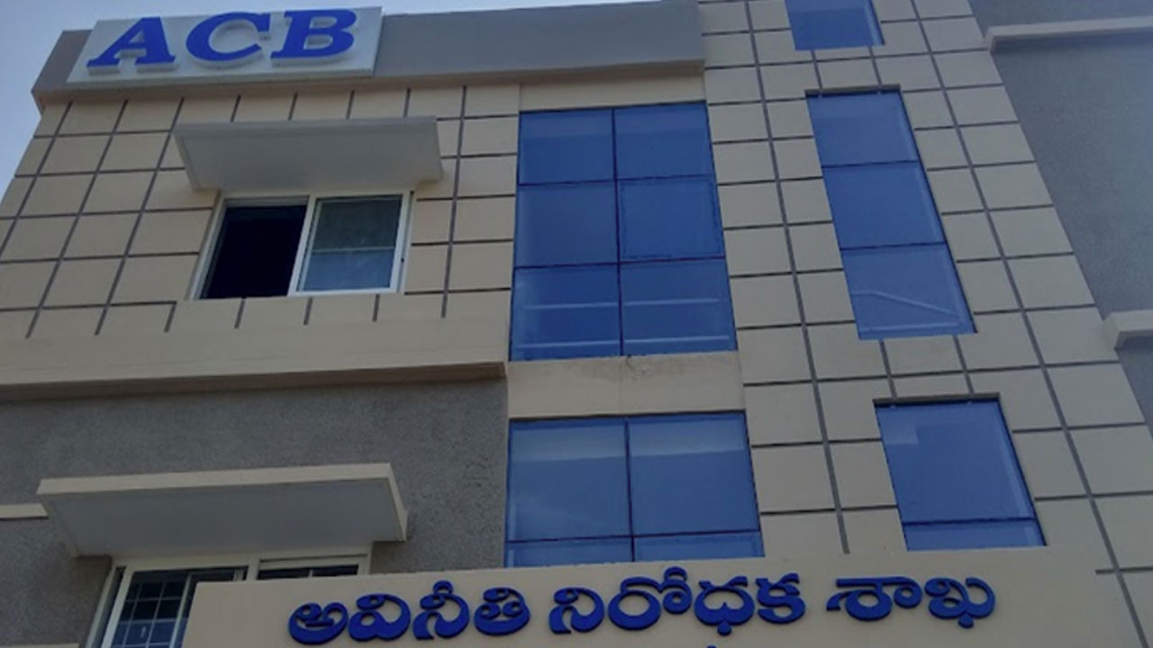 ACB: నెల్లూరు కోవూరు సబ్ రిజిస్ట్రేట్ కార్యాలయంపై ఏసీబీ దాడులు 