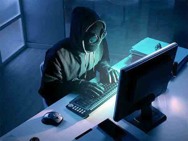 Cyber Fraud: కామారెడ్డిలో సైబర్ నేరగాళ్ల ఘరానా మోసం