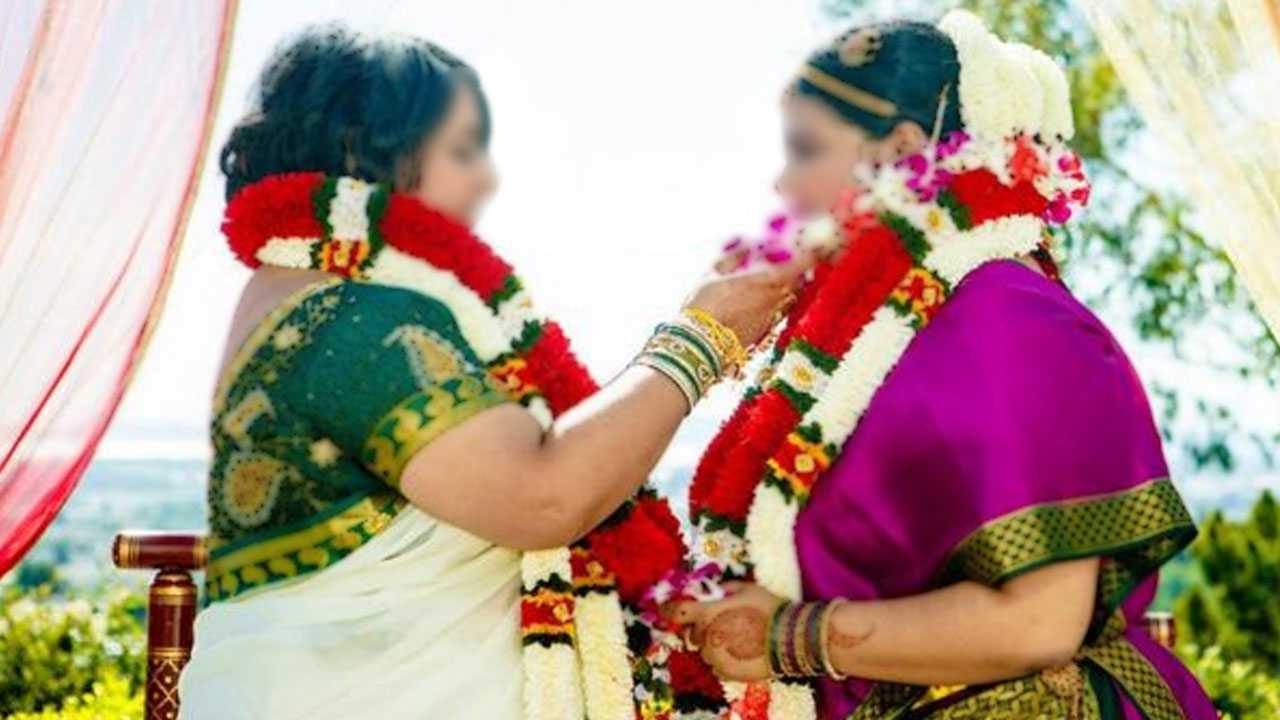 Same Sex Marriage: మేం పెళ్లి చేసుకోవాలనుకుంటున్నాం.. కోర్టుకు వచ్చి మరీ బాంబు పేల్చిన ఇద్దరు యువతులు.. చివరకు..!