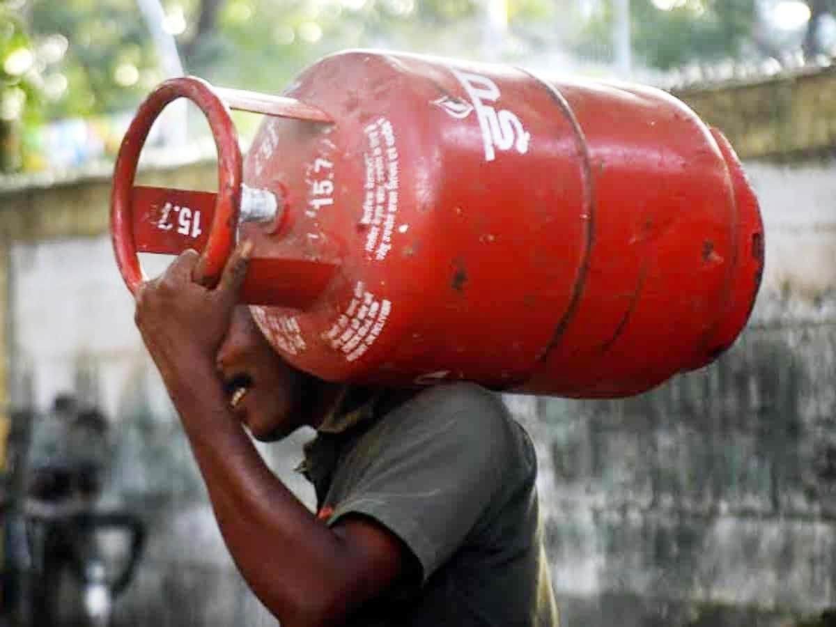 GAS; ధర పెరిగింది.. బుకింగ్ తగ్గింది