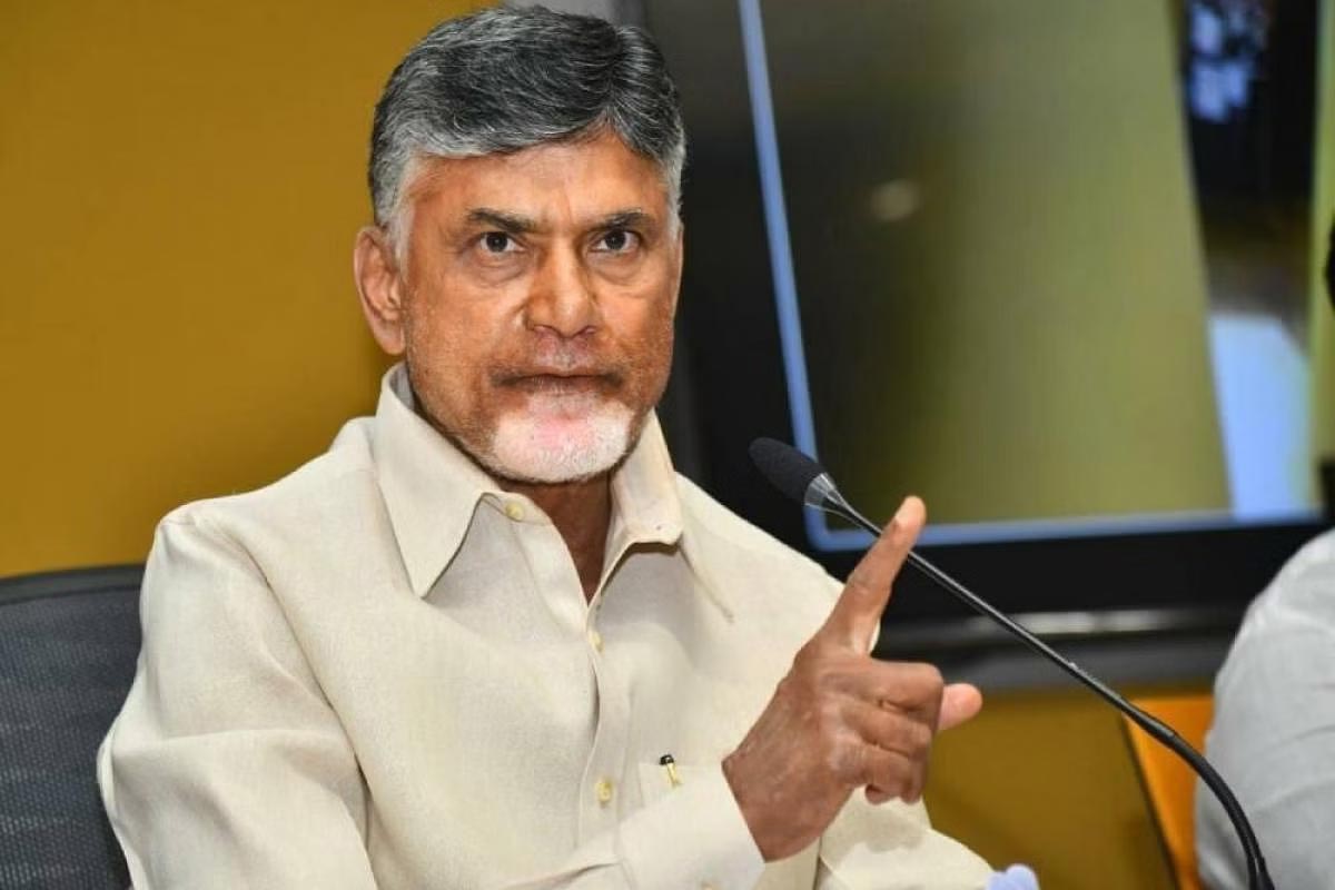 Chandrababu : ఆ పిచ్చోడి చేతికి రాయిస్తే ప్రజల్నే కొడుతున్నాడు