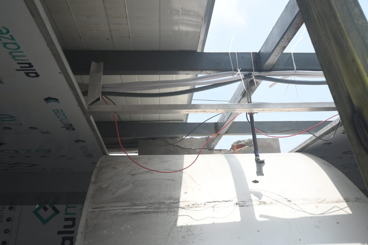 Bus Bay Collapses : విశాఖపట్నంలో కుప్పకూలిన ఆర్టీసీ కాంప్లెక్స్ దగ్గర బేస్‍బే.. ప్రయాణికులకు తప్పిన ముప్పు