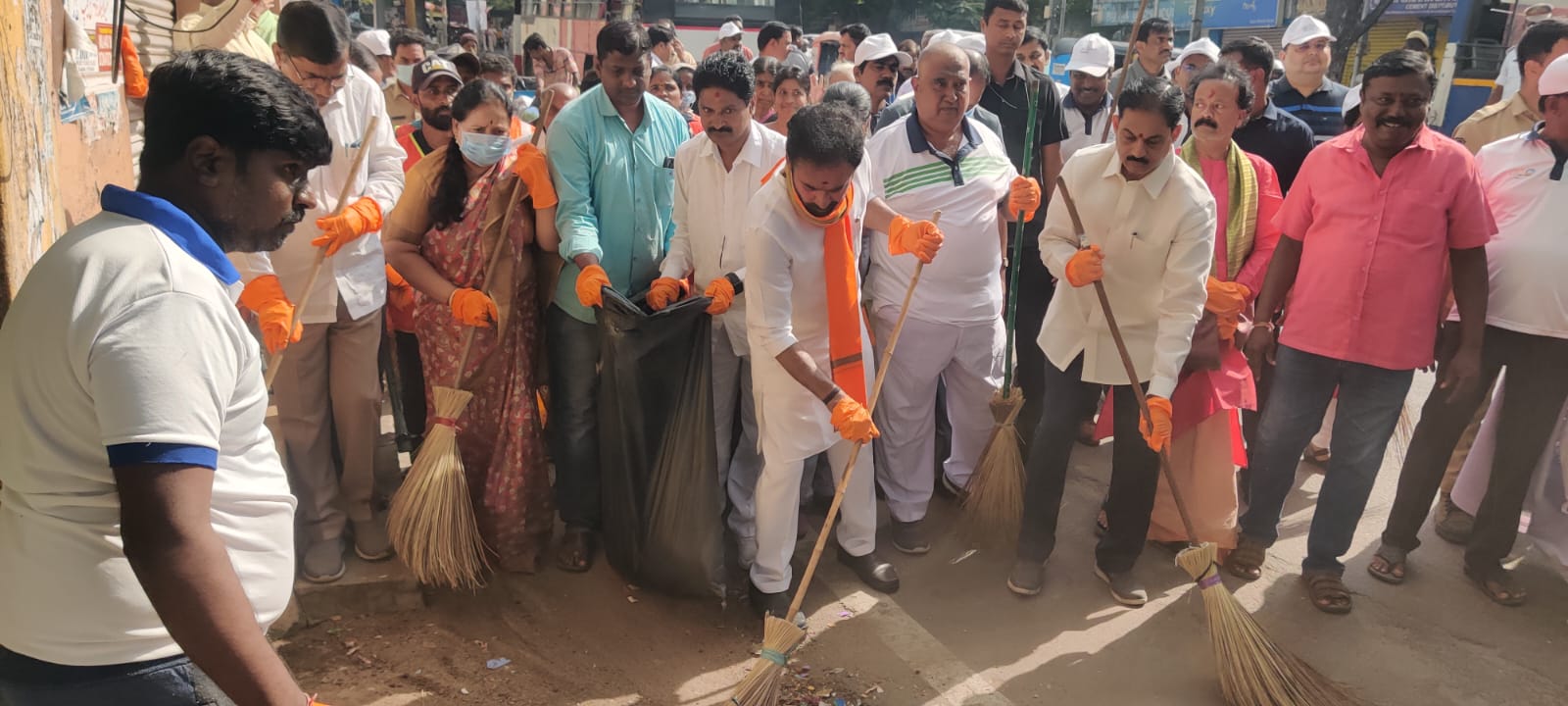 గాంధీ జయంతి సందర్బంగా హైదరాబాద్‌లో కేంద్రమంత్రి కిషన్ రెడ్డి శ్రమదానం ఫొటోలు