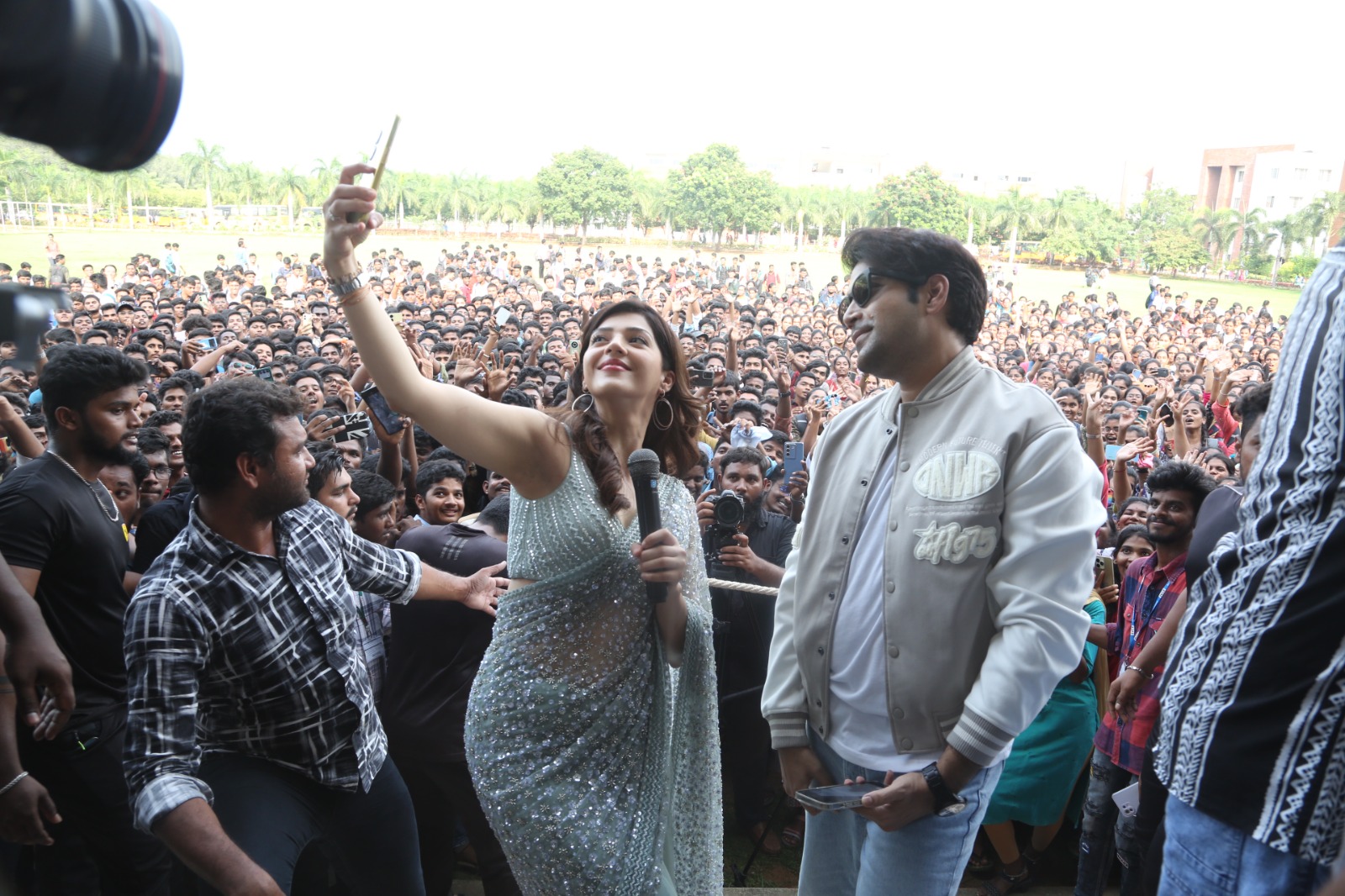 Spark: తిరుపతిలోని శ్రీ వెంకటేశ్వర కాలేజ్ ఆఫ్ ఇంజినీరింగ్‌లో సందడి చేసిన ‘స్పార్క్’ హీరోహీరోయిన్లు