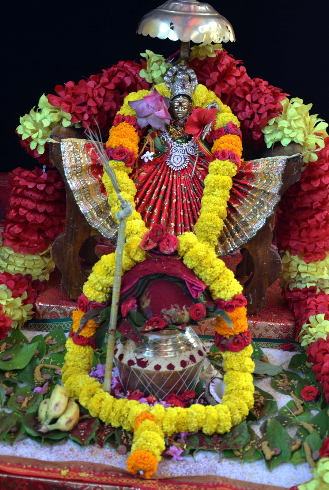 దసరా సందర్భంగా శ్రీకాకుళం దేవాలయంలో అమ్మవారి అలంకారాలు