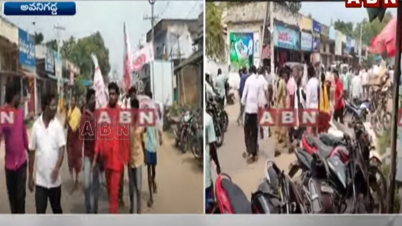 Avanigadda Issue: అవనిగడ్డలో ఉద్రిక్తత.. వీధుల్లో వజ్ర వాహనంతో పోలీసుల కవాతు