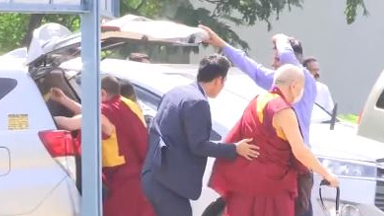 Dalai Lama: వైద్య పరీక్షల కోసం ఢిల్లీకి దలైలామా..