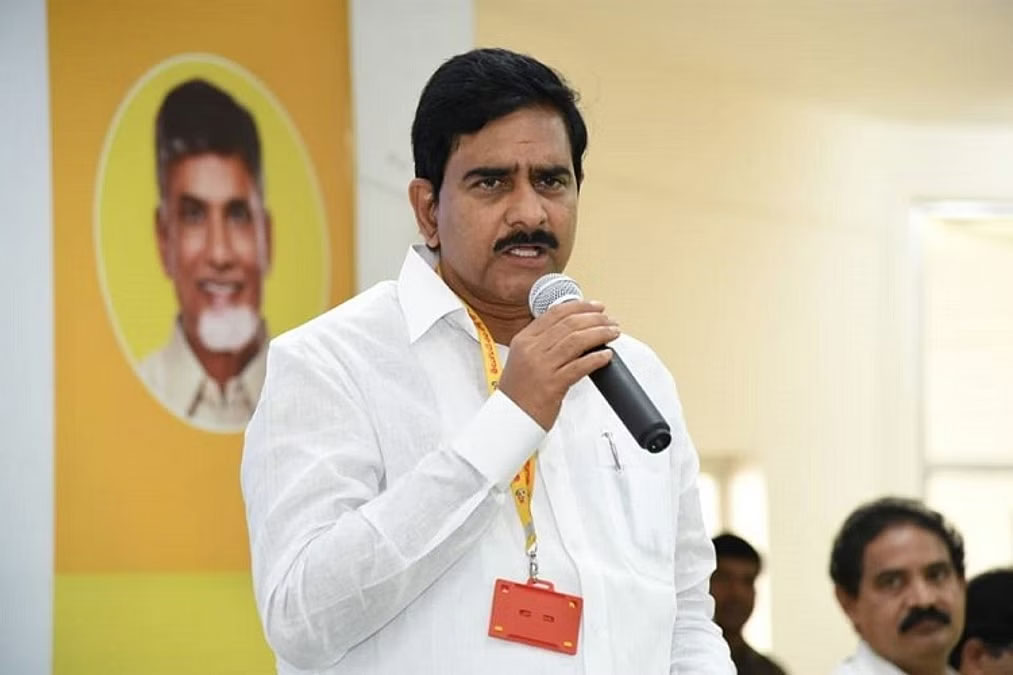 Devineni Uma: ఉండవల్లి దమ్ముంటే జగన్‌పై హైకోర్టులో పిల్ వేయి