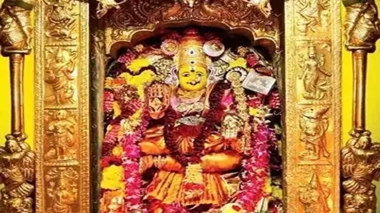 Vijayawada: బాలా త్రిపురసుందరీ దేవి అలంకారంలో దుర్గమ్మ..