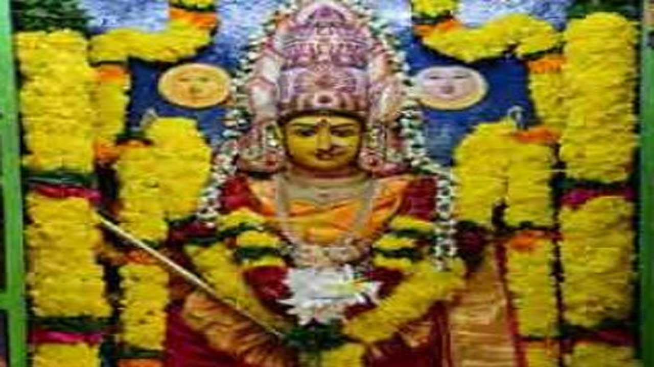 Vijayawada: దుర్గమ్మకు టీటీడీ దేవస్థానం తరపున పట్టువస్త్రాలు