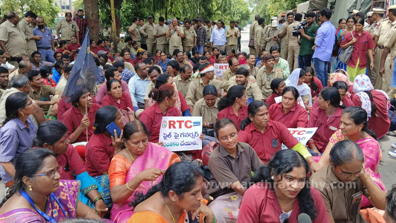 కార్మికుల సమ్మె.. ప్రయాణికుల అవస్థలు