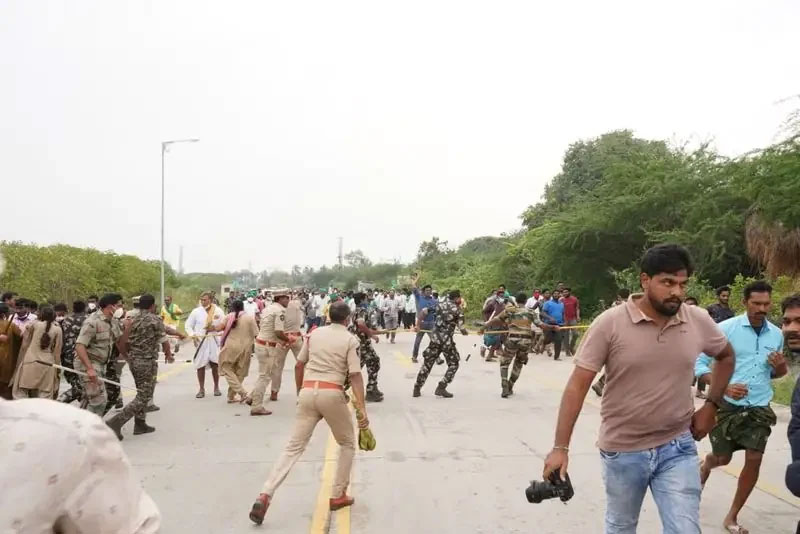 TS POLICE: నారాయణపేట జిల్లాలో ఉద్రికత్త.. పోలీసులు రైతుల మధ్య ఘర్షణ