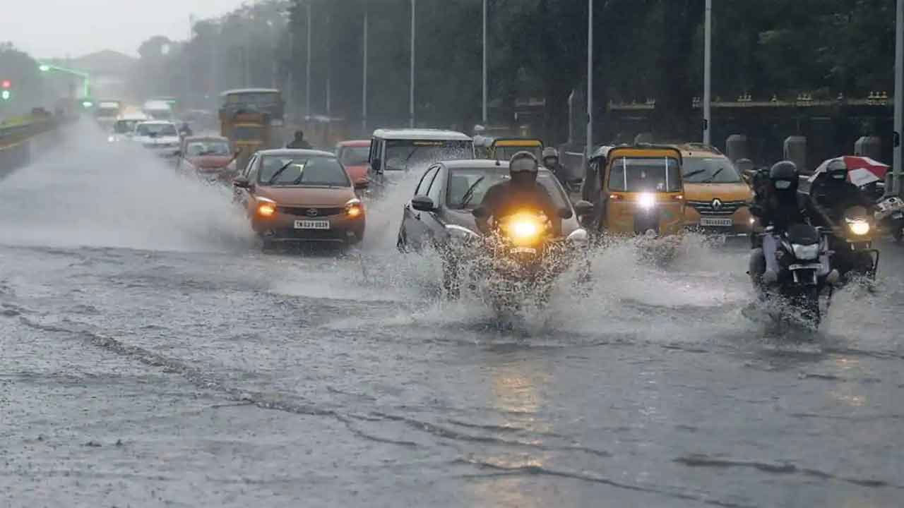 Cyclone Alert : తుపానుగా మారిన అల్పపీడనం.. ‘హమూన్‌’గా నామకరణం