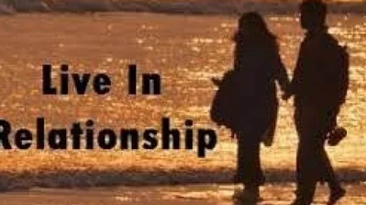 Live-in Relationships : యువతీ, యువకుల సహజీవనంపై హైకోర్టు మండిపాటు