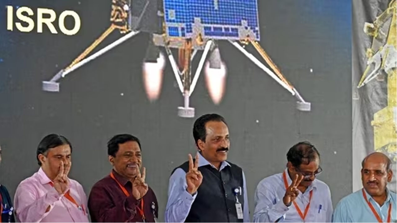 Chandrayaan-3 : చంద్రునిపై రాత్రి కావొస్తోంది.. విక్రమ్, ప్రజ్ఞాన్‌లను జోకొట్టేందుకు ఇస్రో సన్నాహాలు..