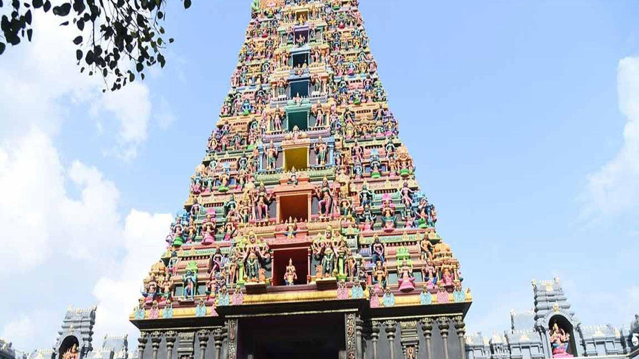 Durgamma Temple: దుర్గగుడిలో కనిపించని ఆధ్యాత్మిక శోభ