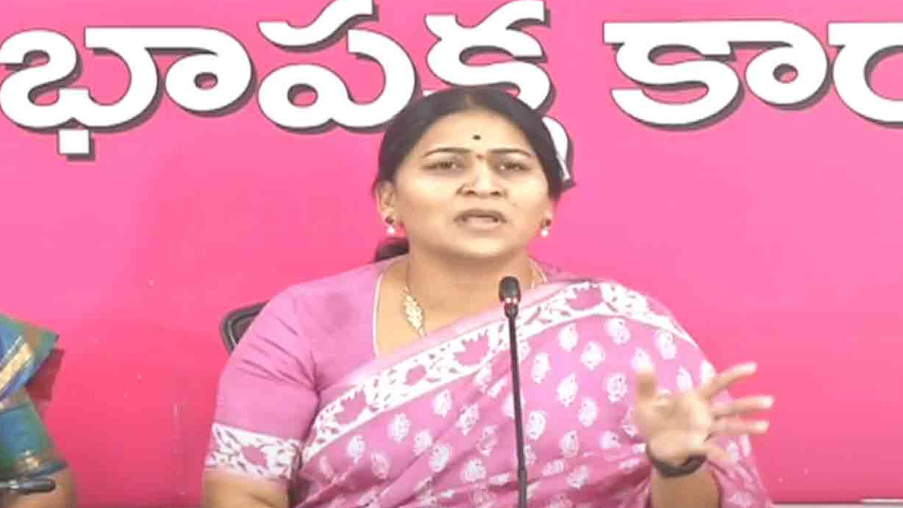 MP Kavitha: బండి సంజయ్‌పై ఎంపీ మాలోతు కవిత ఘాటు వ్యాఖ్యలు