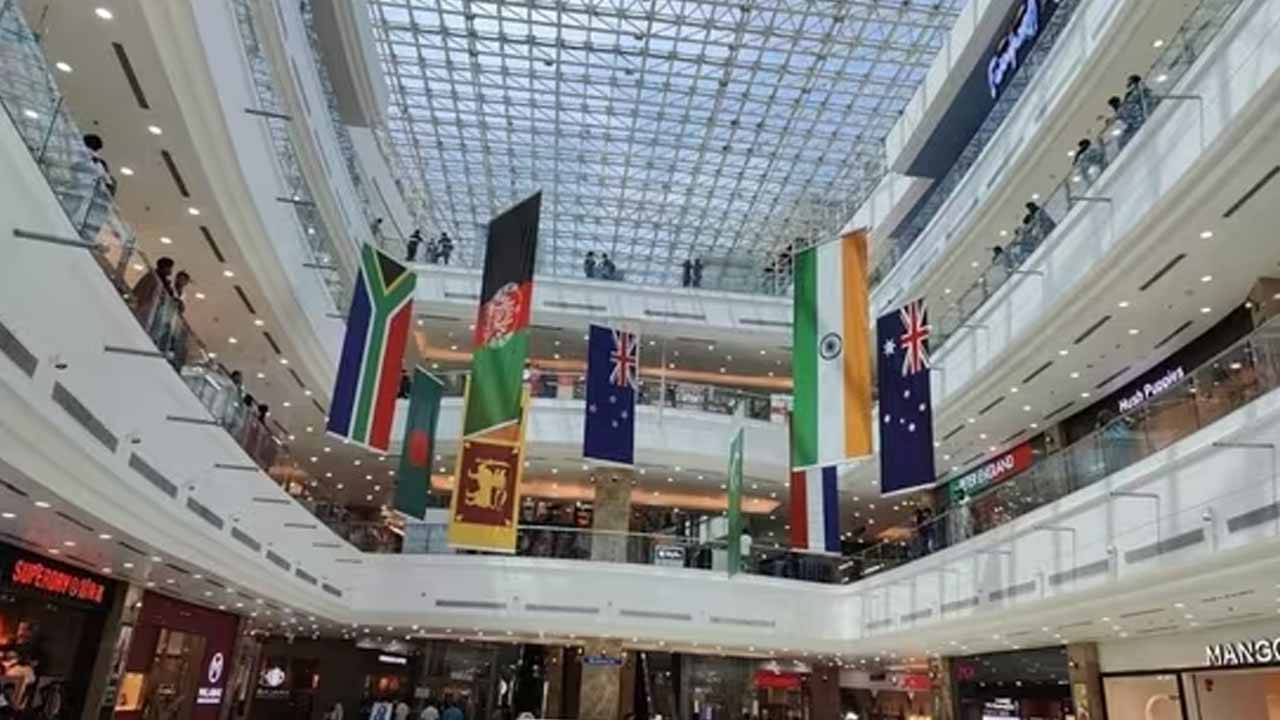 Lulu Mall:లులు మాల్‌లో పాకిస్థాన్ జెండా వివాదం.. బీజేపీ నేతపై కేసు నమోదు