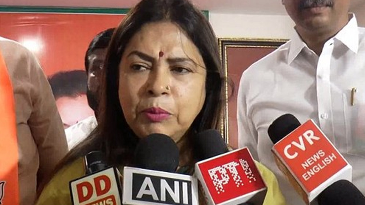 Meenakshi lekhi: ఇజ్రాయెల్‌లో చిక్కుకున్న విద్యార్థులను వెనక్కి తెచ్చే పనిలోనే ఉన్నాం..