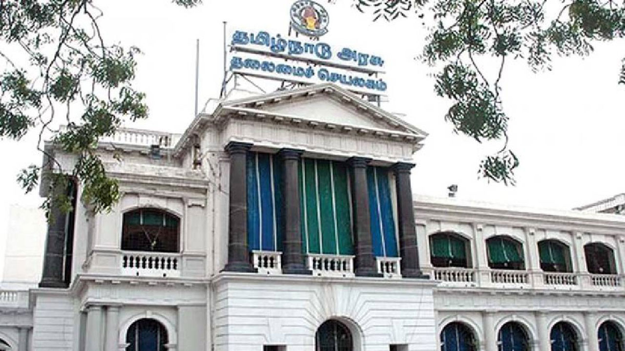 సచివాలయ ఉద్యోగులు: ఇరుకు గదుల్లో ఇబ్బందులు పడుతున్నాం సార్...