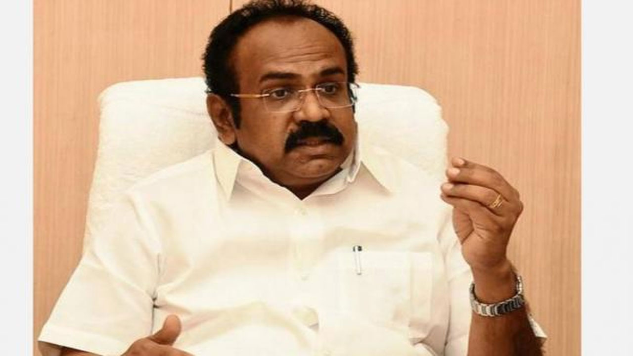 Minister: మంత్రి సంచలన వ్యాఖ్యలు.. విధులు విస్మరించి విమర్శించడమే ఆయన పని