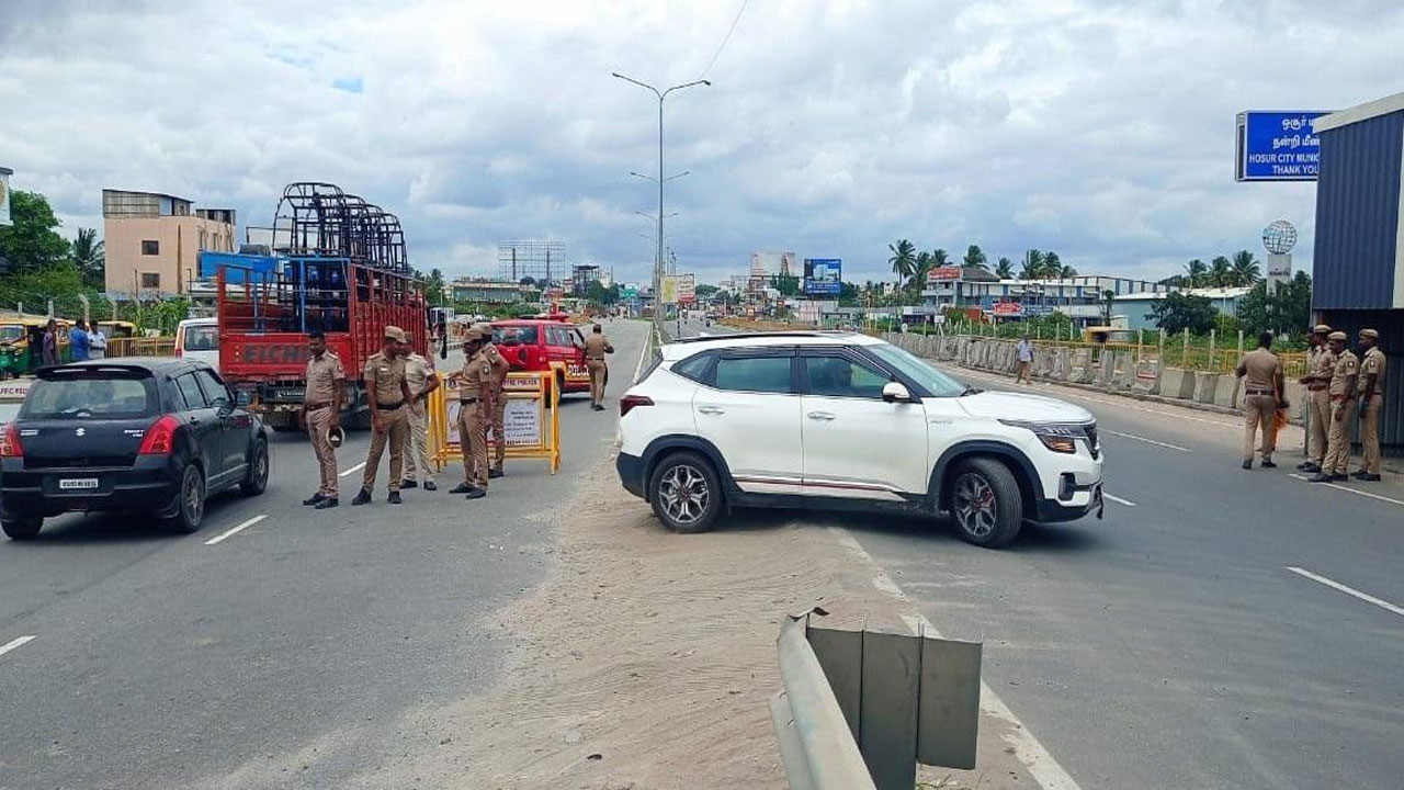 Chennai: కర్ణాటక బంద్‌ ఎఫెక్ట్‌..  సరిహద్దుల్లో ఆగిన వాహనాలు