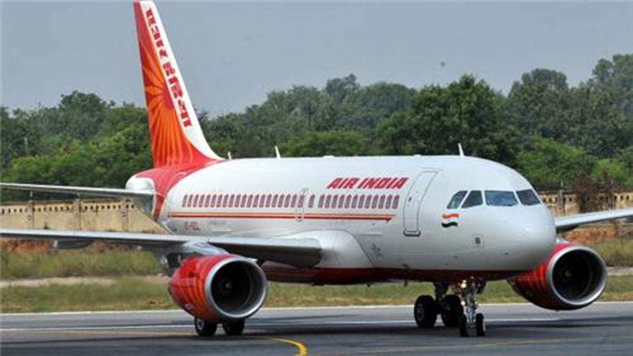 Airplanes: వరుస సెలవులతో పెరిగిన విమాన చార్జీలు