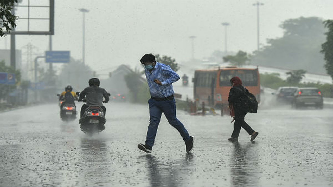 Rain: బళ్లారిలో దంచికొట్టిన వర్షం