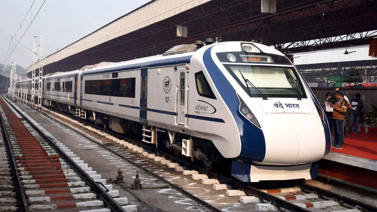 Vande Bharat train: కాచిగూడ - యశ్వంతపుర మధ్య ‘వందేభారత్‌’ ట్రయల్‌రన్‌ 