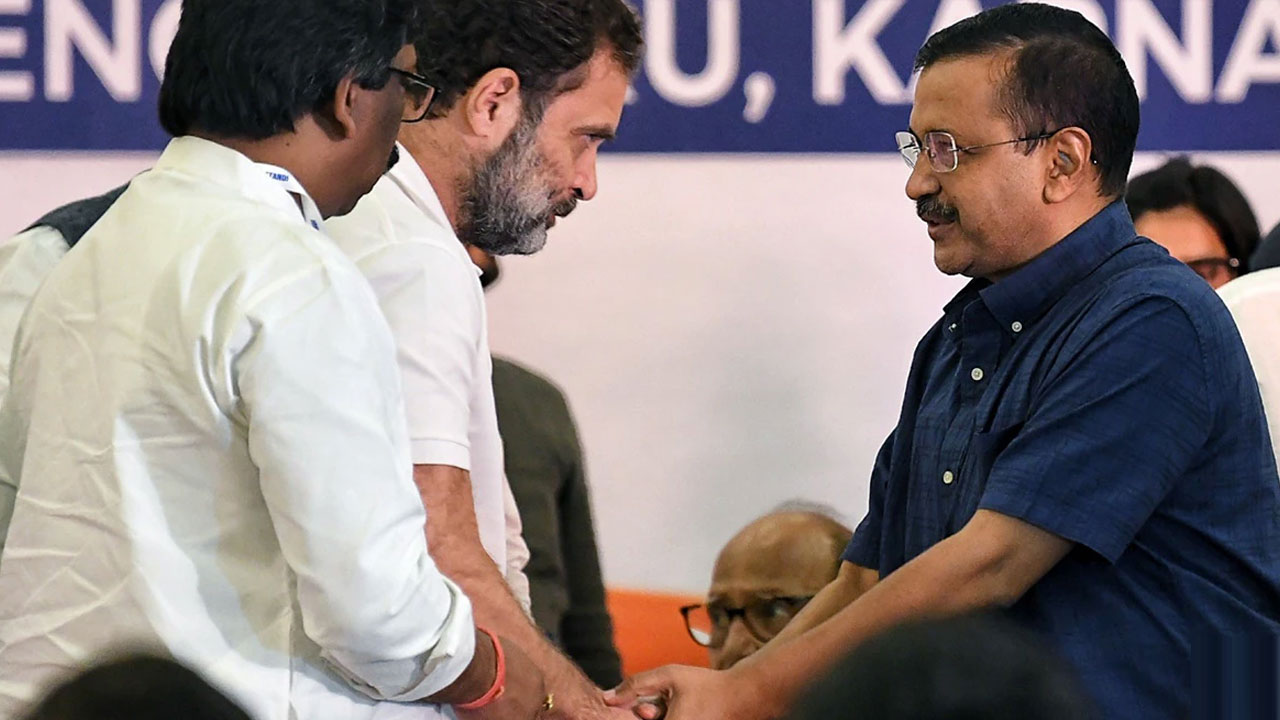 AAP and Congress : ఢిల్లీ సర్వీసెస్ బిల్లు.. రాహుల్, ఖర్గేలకు కేజ్రీవాల్ లేఖ..