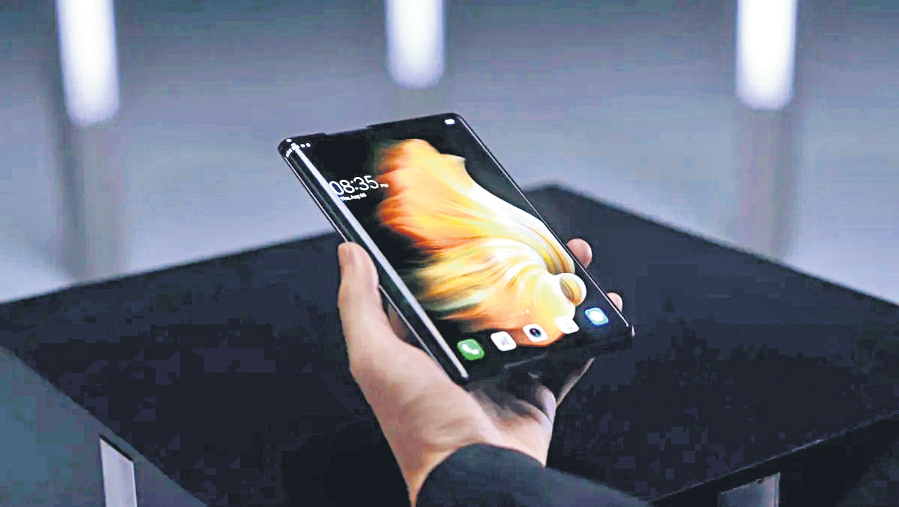 A rollable smartphone : వచ్చే ఏడాది రోలబుల్‌ స్మార్ట్‌ఫోన్‌! | A ...