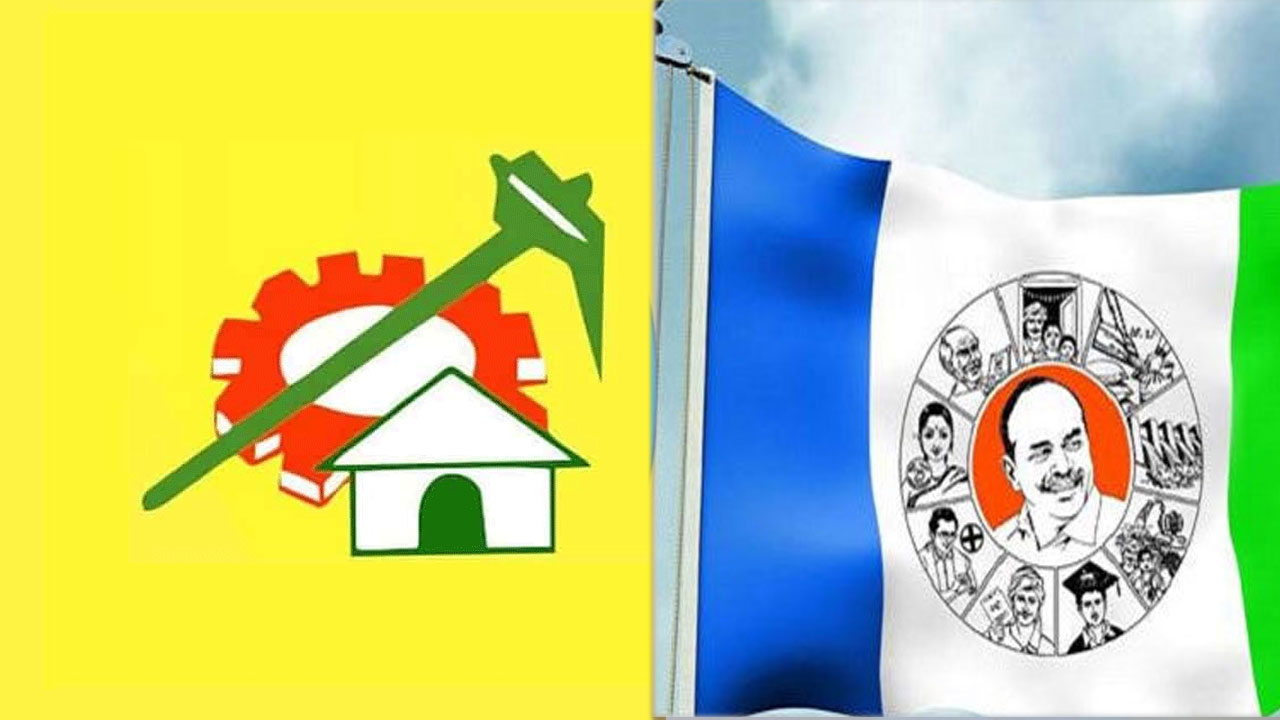 TDP Vs YCP:  టీడీపీ జెండాలను పీకేసీ.. బైక్‌తో తొక్కించి దారుణం