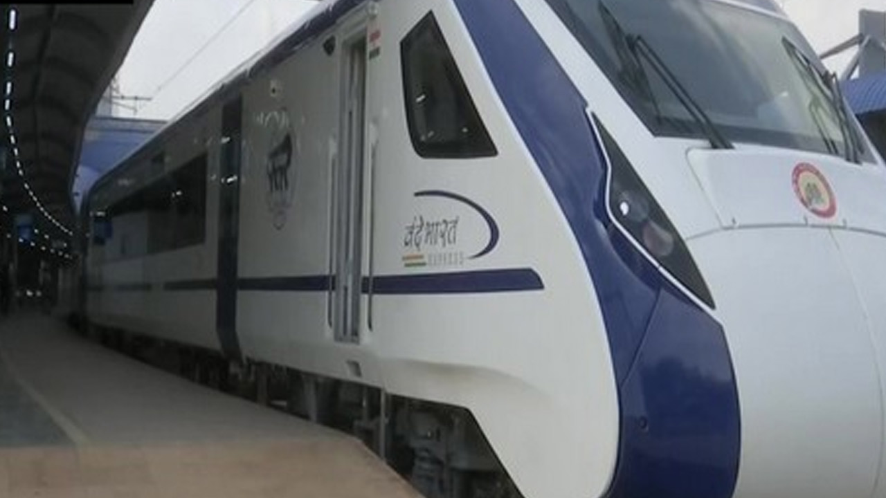 Vande Bharat Sleeper train: 2024 ఫిబ్రవరిలో పట్టాలపైకి వందే భారత్ స్లీపర్ కోచ్